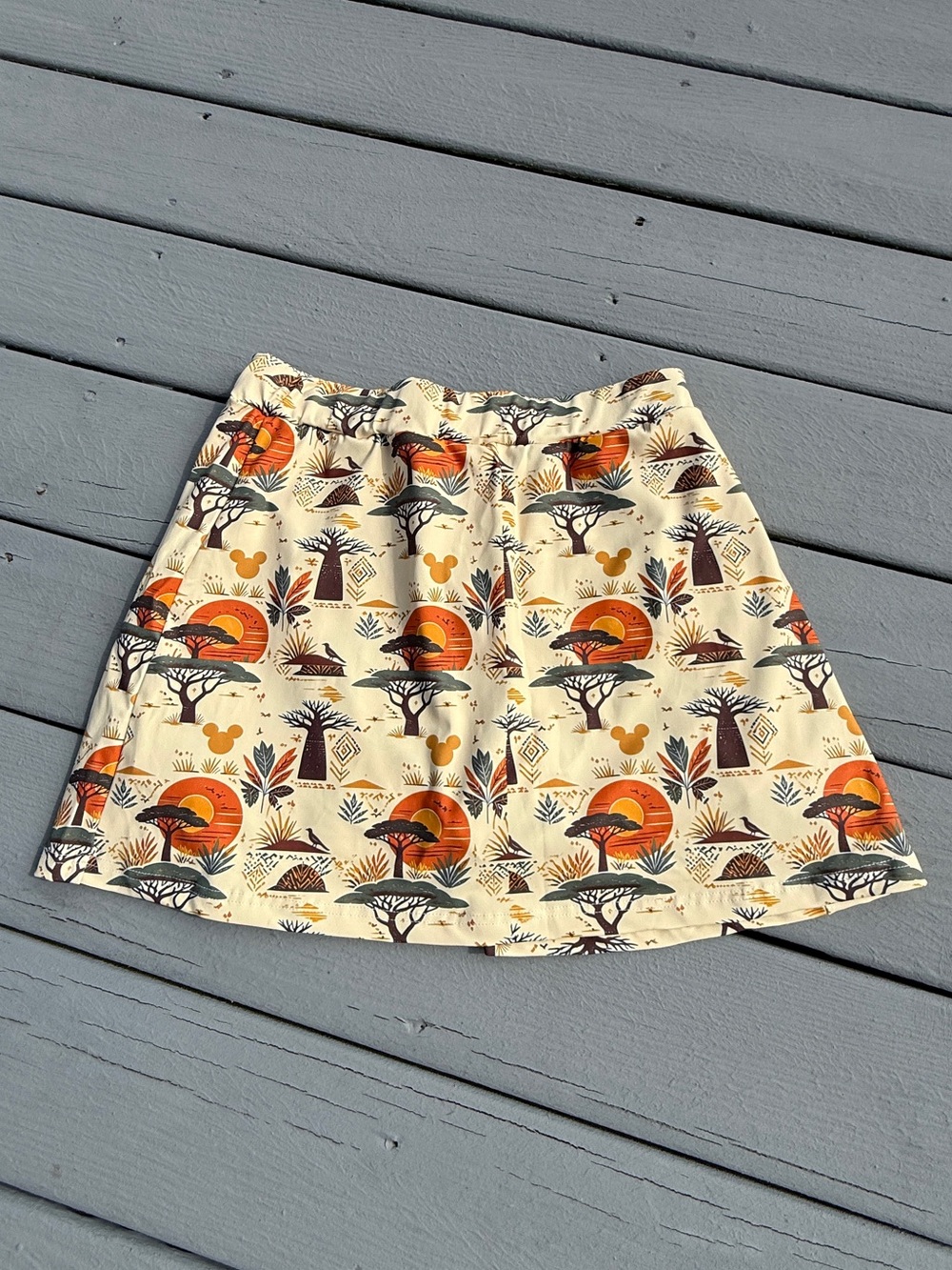 Disney lion king animal kingdom themed skort with hidden mickeys womens L
